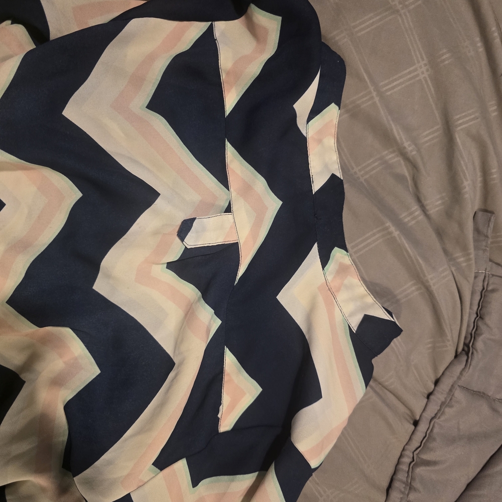 Chevron Patterned Tunic Top - Picture 5 of 10